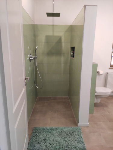 Dusche Bad unten