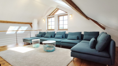 Wohnzimmer mit Couch
